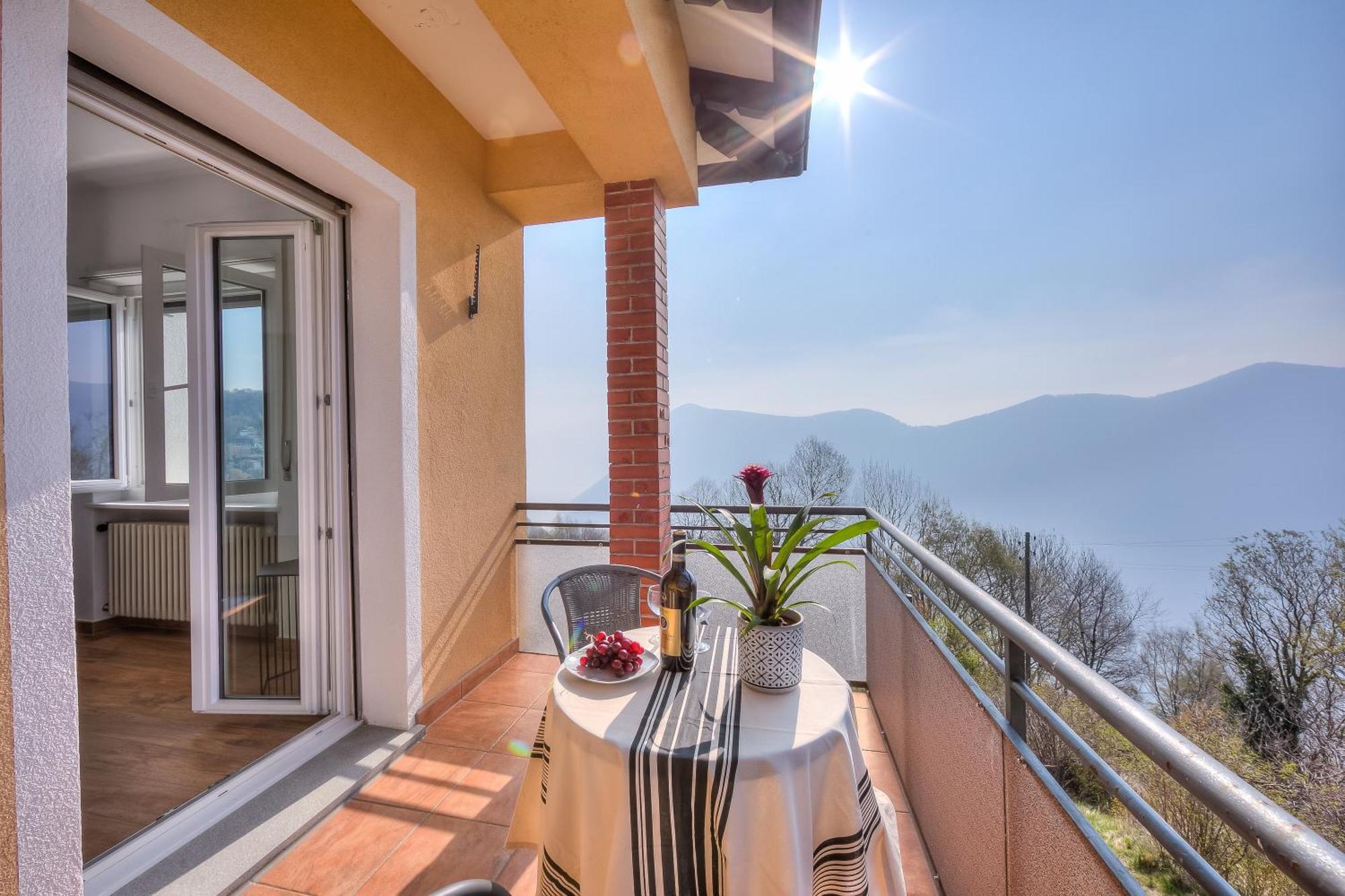 Ca' Gina Panoramica - Monte Bre - Happy Apartment *